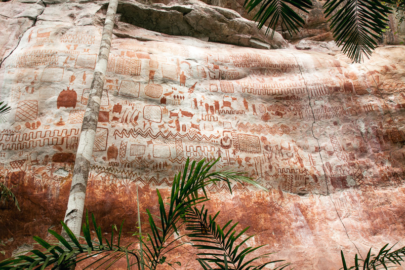 Photo Rock paintings, undated but thought to be 300-500 years old on Cerro Azul, Guaviare. 