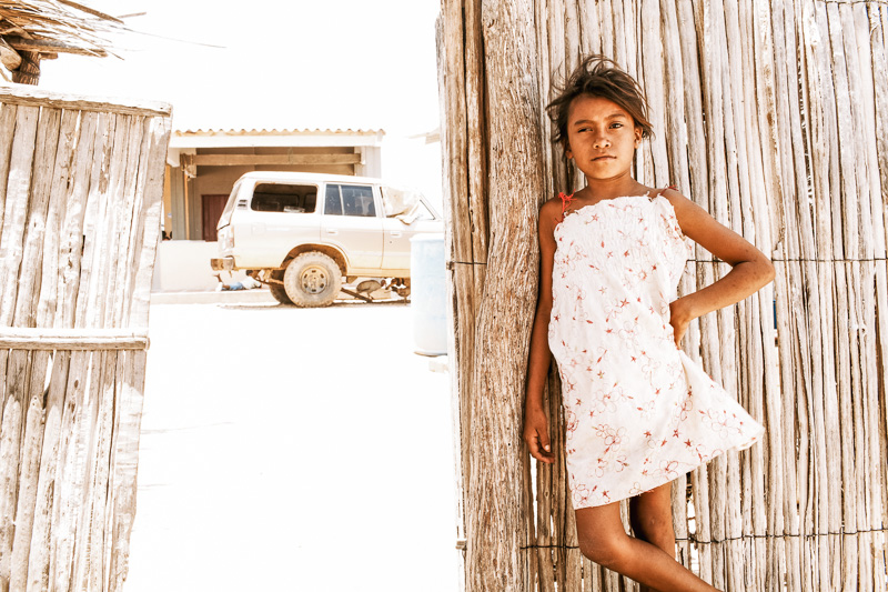 Photo Wayuu girls in the northern deserts of La Guajíra. 