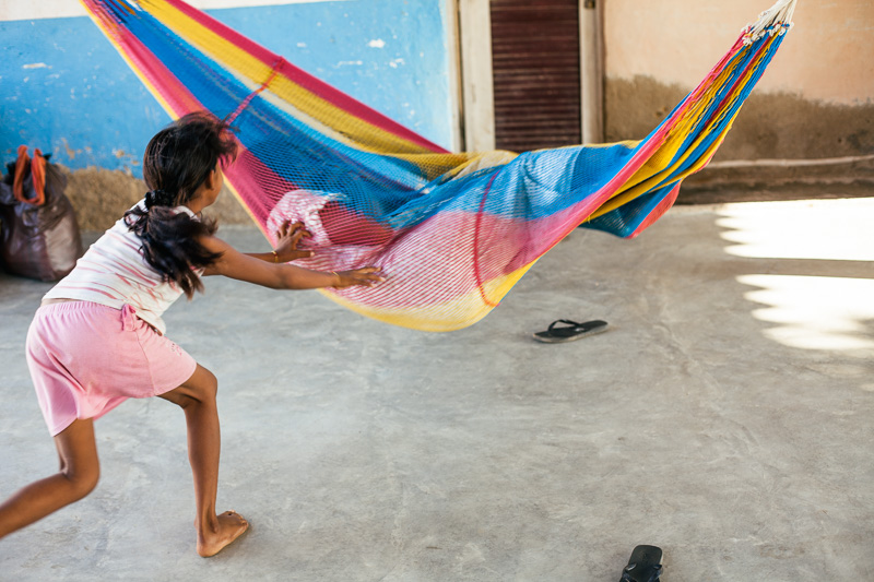 Photo Wayuu girls in the northern deserts of La Guajíra. 