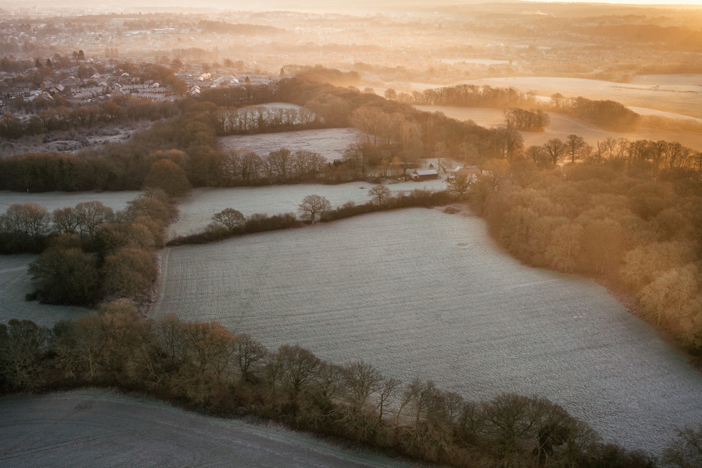 Photo Aerial views of the family farm. Sunrise on a frosty morning.