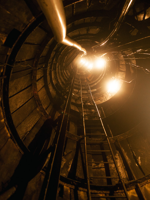 Photo The 25 metre vertical lift shaft in La Paz mine, Coscuez, and an emerald miner just out of the mine for lunch. 