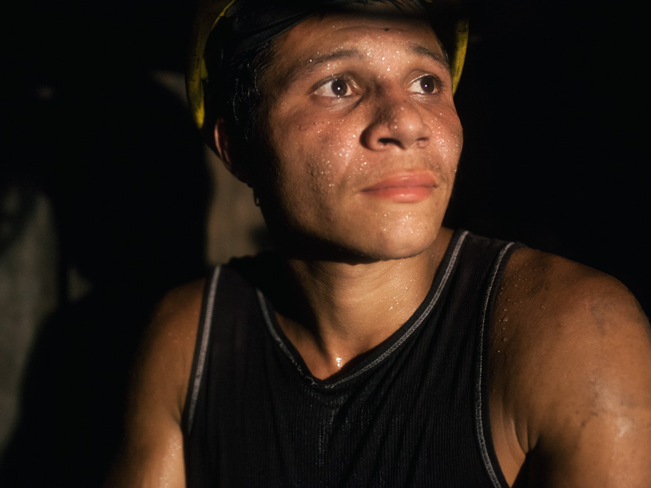 Photo A young miner at the end of his shift in the La Paz mine, Coscuez. 