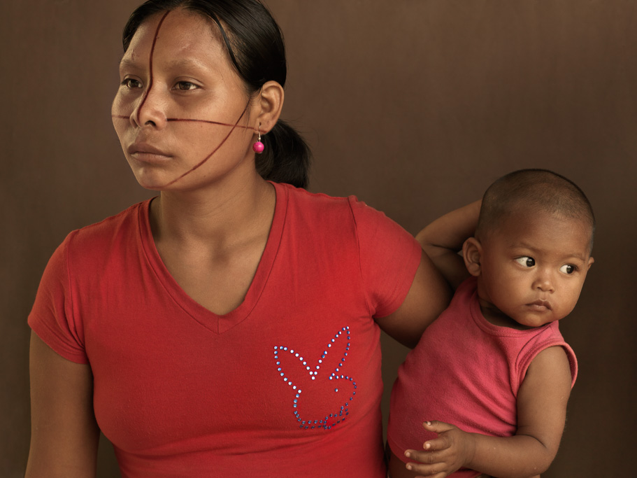 Photo Nukak mother and baby Guaviare, Colombia